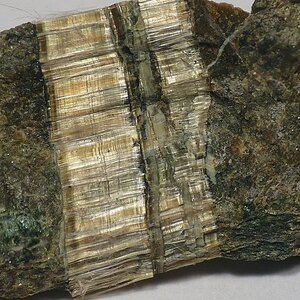 Crysotile, Callenberg, Saxonia - Image source Wikimedia Commons Leon Hupperichs [CC BY-SA 3.0 (http://creativecommons.org/licenses/by-sa/3.0)], via Wikimedia Commons | © Leon Hupperichs [CC BY-SA 3.0 (http://creativecommons.org/licenses/by-sa/3.0)], via Wikimedia Commons