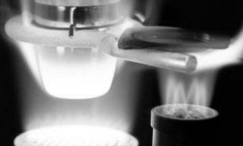 CRB GmbH | Herstellung Schmelzaufschluss für die Röntgenfluoreszenzanalyse | © CRB Analyse Service GmbH